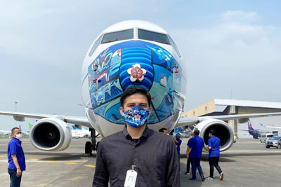 Viral Desain Masker Jailani Putra Kuansing Terpampang di Pesawat Garuda Indonesia